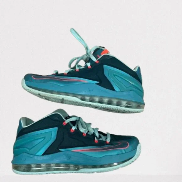 Nike Max LeBron 11 Low Turbo Green Men’s Basketball Sneakers Size 9